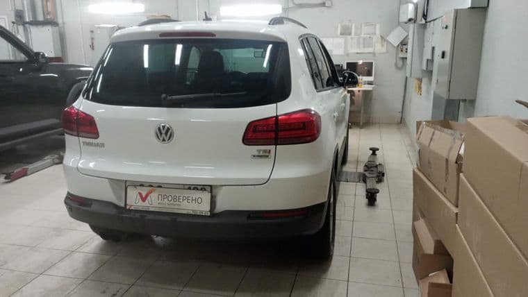 Volkswagen Tiguan 2015 года, 304 649 км - вид 2