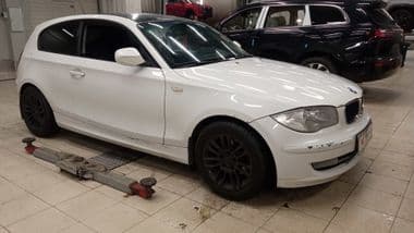 BMW 1 серия 2011 года, 218 079 км - вид 2