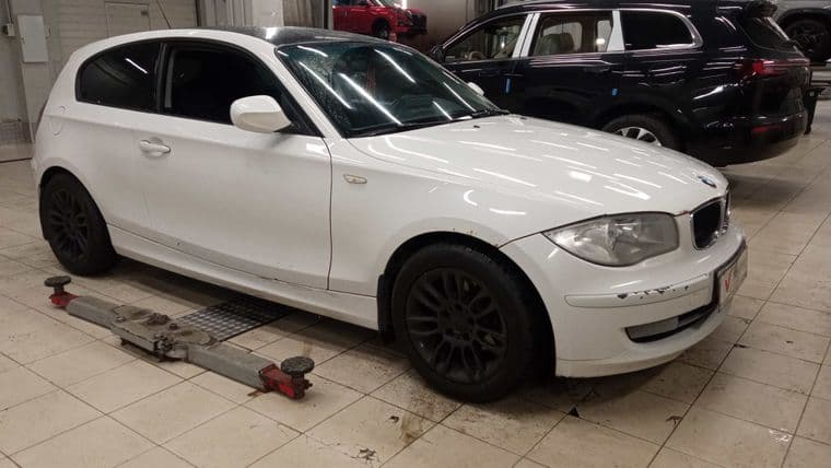 BMW 1 серия 2011 года, 218 079 км - вид 2