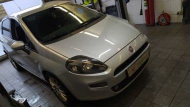 FIAT Punto 2012 года, 193 664 км - вид 2