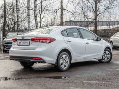 KIA Cerato 2018 года, 76 743 км - вид 2