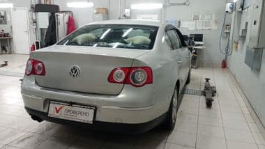 Volkswagen Passat 2010 года, 212 071 км - вид 2