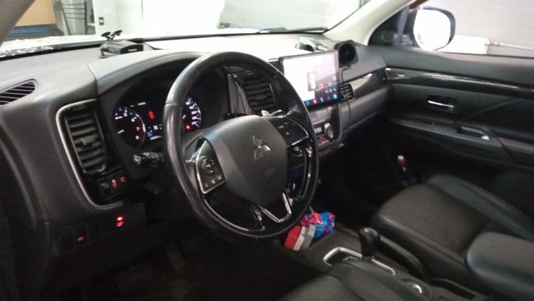 Mitsubishi Outlander, 2015 - вид 4