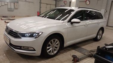 Volkswagen Passat 2018 года, 277 000 км - вид 1