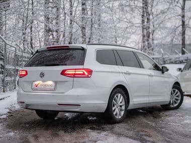 Volkswagen Passat 2018 года, 277 000 км - вид 2
