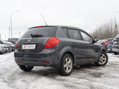 KIA Ceed 2009 года, 301 617 км - вид 2