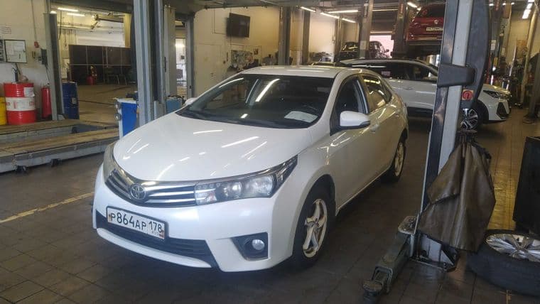 Toyota Corolla 2013 года, 144 812 км - вид 1