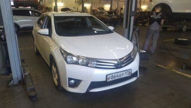 Toyota Corolla 2013 года, 144 812 км - вид 2