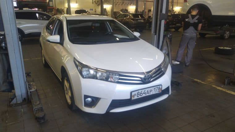 Toyota Corolla 2013 года, 144 812 км - вид 2