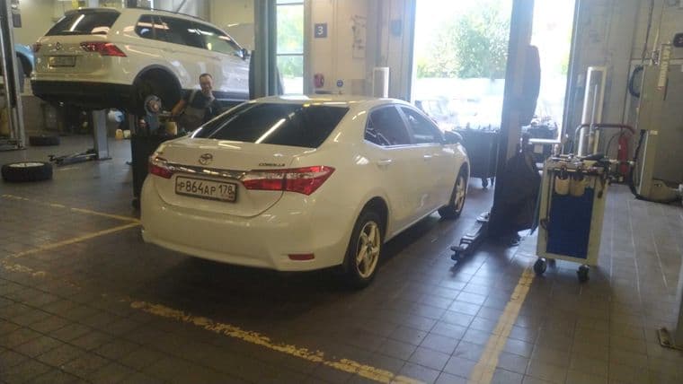 Toyota Corolla, 2013 - вид 2