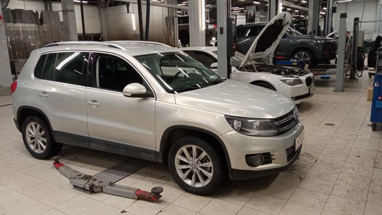 Volkswagen Tiguan, 2012 - вид 1