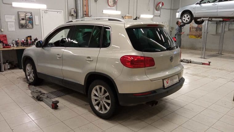 Volkswagen Tiguan, 2012 - вид 3