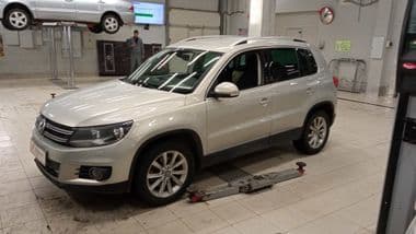 Volkswagen Tiguan 2012 года, 201 831 км - вид 1