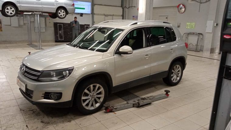 Volkswagen Tiguan, 2012