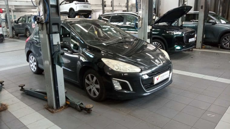 Peugeot 308 2011 года, 197 551 км - вид 2