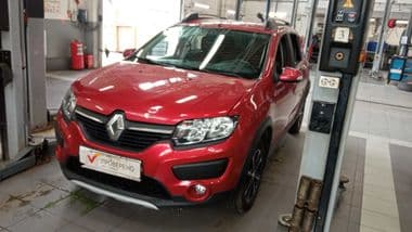 Renault Sandero Stepway 2015 года, 86 982 км - вид 2