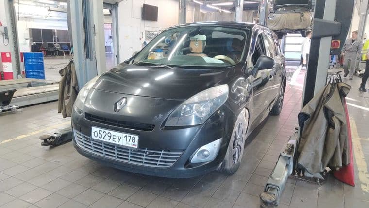 Renault Grand Scenic 2010 года, 339 237 км - вид 1