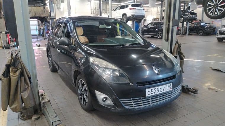 Renault Grand Scenic 2010 года, 339 237 км - вид 2