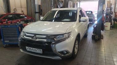 Mitsubishi Outlander 2017 года, 115 045 км - вид 1