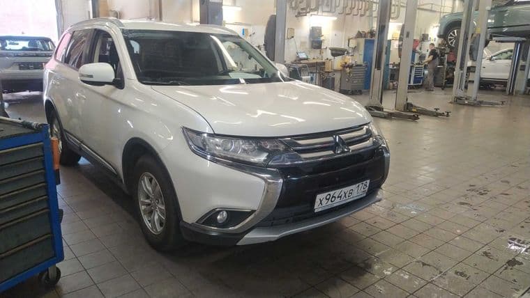 Mitsubishi Outlander 2017 года, 115 045 км - вид 2