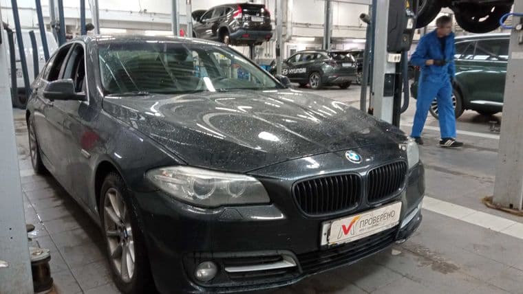 BMW 5 серия 2013 года, 169 953 км - вид 2