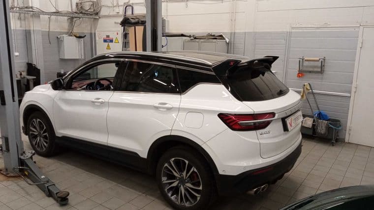 Geely Coolray, 2023 - вид 3