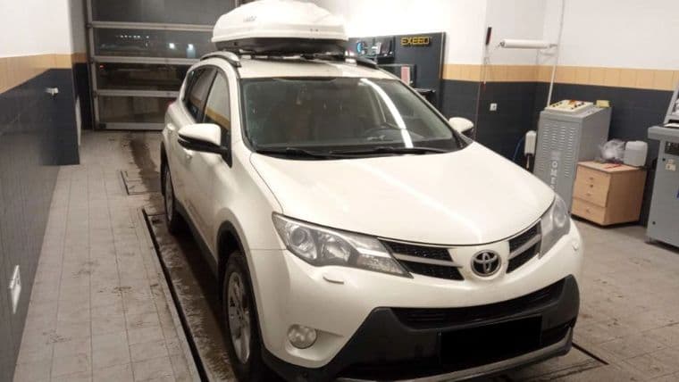 Toyota RAV4 2014 года, 191 955 км - вид 2