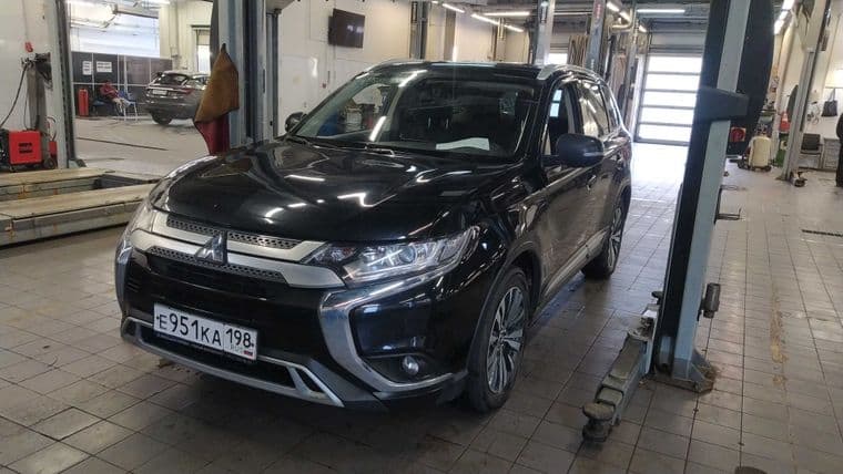 Mitsubishi Outlander 2019 года, 90 019 км - вид 1