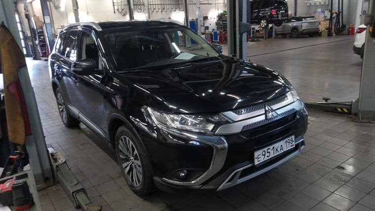 Mitsubishi Outlander 2019 года, 90 019 км - вид 2