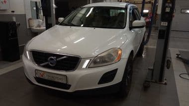 Volvo XC60 2012 года, 497 805 км - вид 1