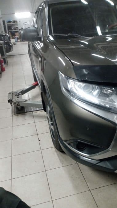 Mitsubishi Outlander 2019 года, 313 000 км | VIN 30600 - вид 2
