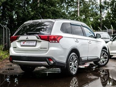 Mitsubishi Outlander 2015 года, 180 965 км - вид 2