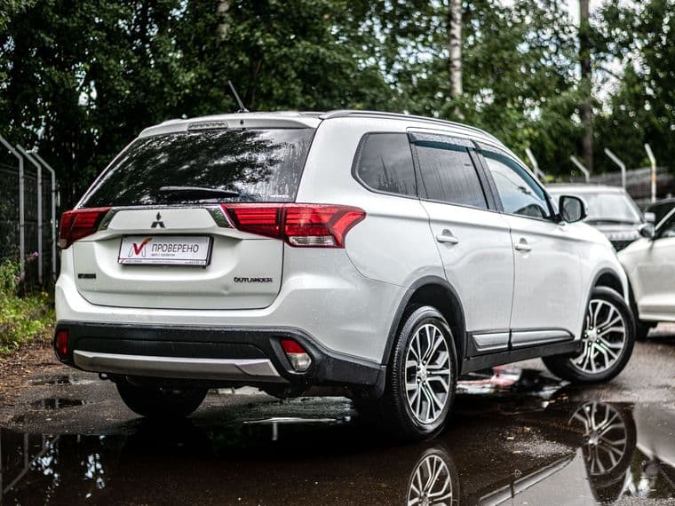 Mitsubishi Outlander 2015 года, 180 965 км - вид 2