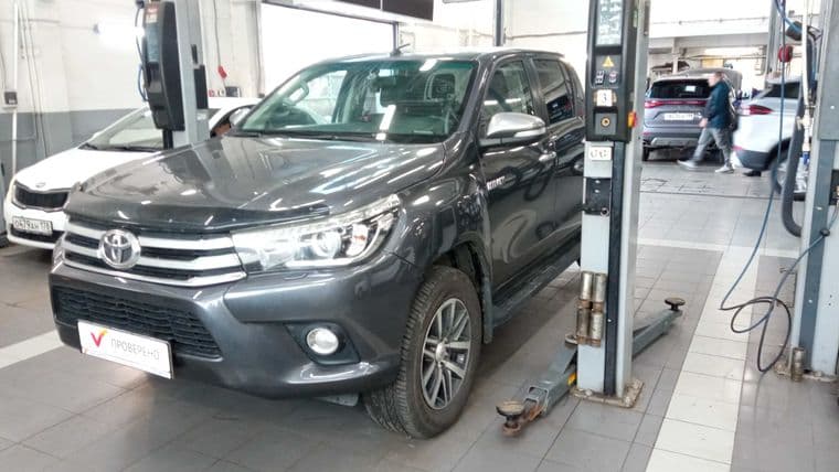 Toyota Hilux 2015 года, 132 325 км - вид 1