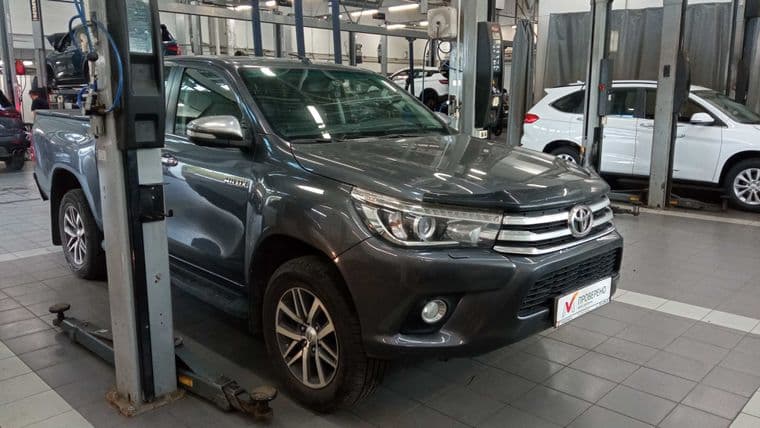 Toyota Hilux 2015 года, 132 325 км - вид 2