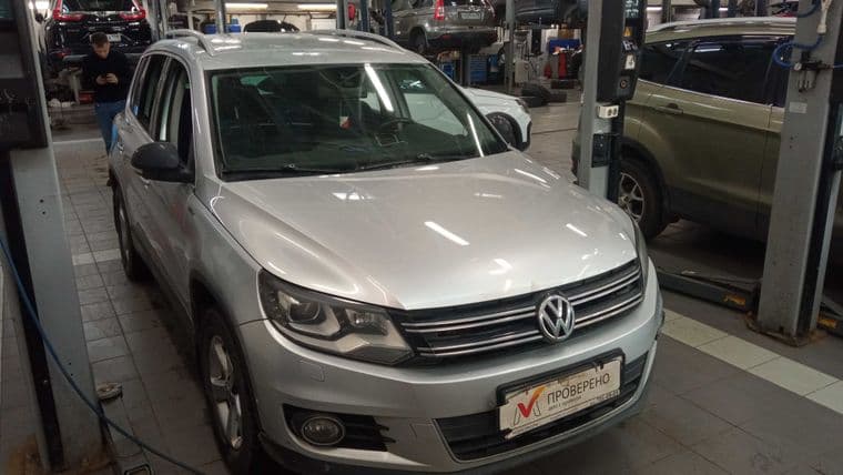 Volkswagen Tiguan 2013 года, 170 109 км - вид 2