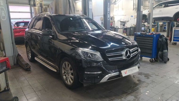 Mercedes-Benz GLE-класс 2018 года, 157 000 км - вид 2
