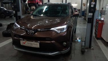 Toyota RAV4 2017 года, 200 858 км - вид 1