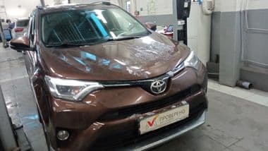 Toyota RAV4 2017 года, 200 858 км - вид 2