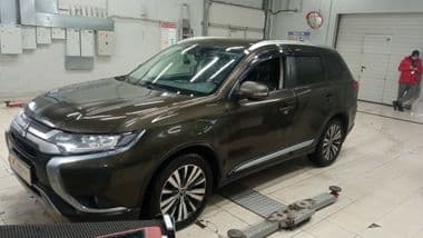 Mitsubishi Outlander 2019 года, 159 380 км - вид 1