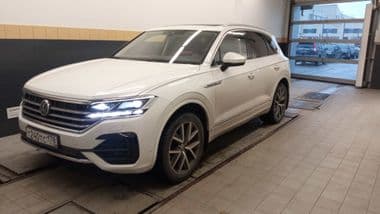 Volkswagen Touareg 2018 года, 85 098 км - вид 1