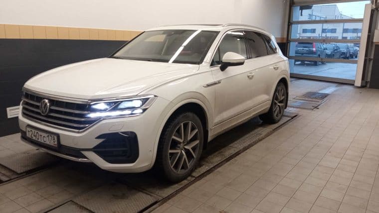 Volkswagen Touareg 2018 года, 85 098 км - вид 1