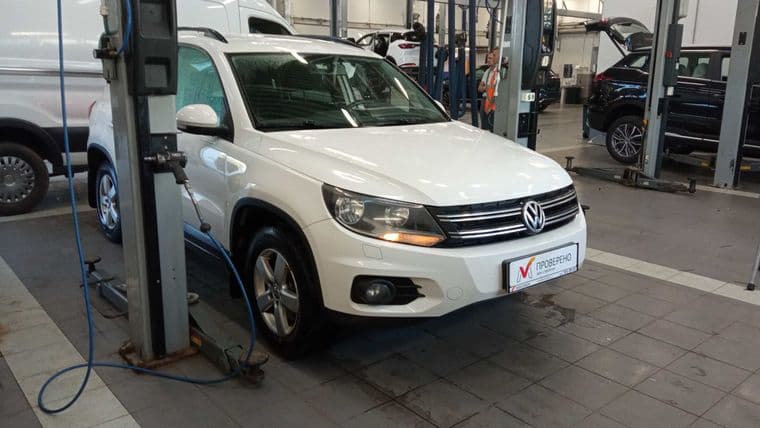 Volkswagen Tiguan, 2012 - вид 1