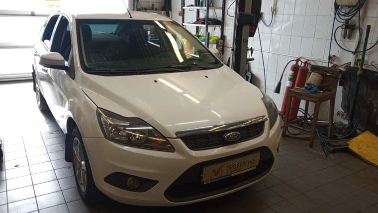 Ford Focus 2011 года, 228 619 км - вид 2