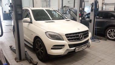 Mercedes-Benz M-класс 2012 года, 231 657 км - вид 2