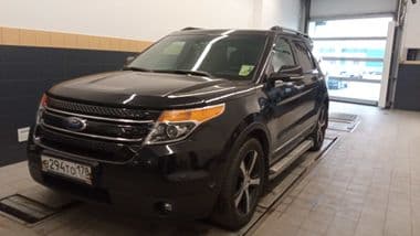 Ford Explorer 2014 года, 147 400 км - вид 1