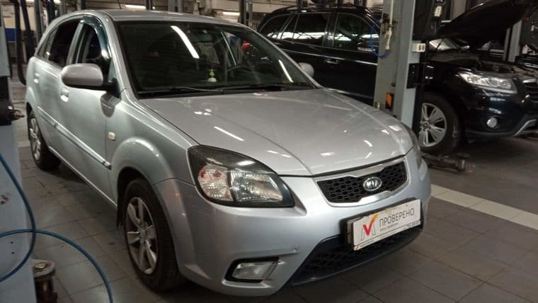 Kia Rio 2010 года, 179 875 км - вид 2