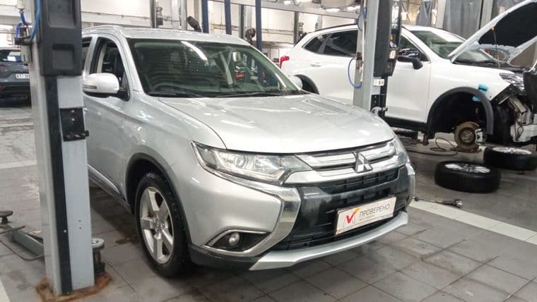 Mitsubishi Outlander 2015 года, 118 898 км - вид 2
