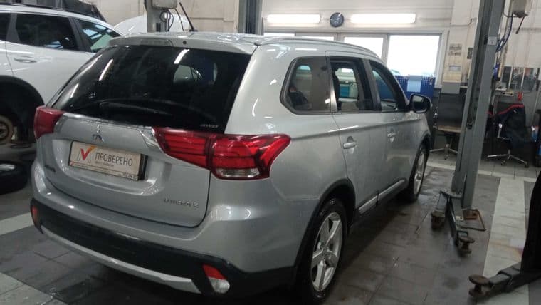 Mitsubishi Outlander, 2015 - вид 2