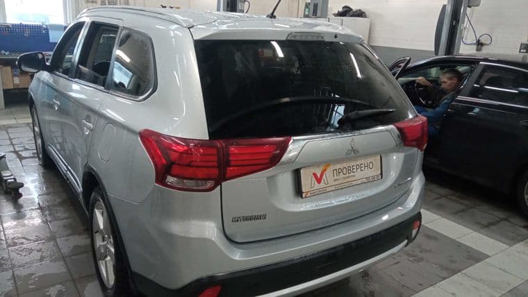 Mitsubishi Outlander, 2015 - вид 3